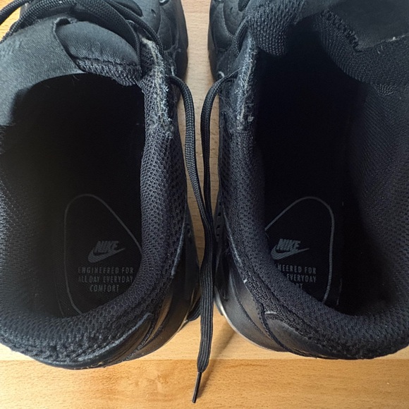 Nike Women's Black Athletic Shoes - Picture 12 of 16